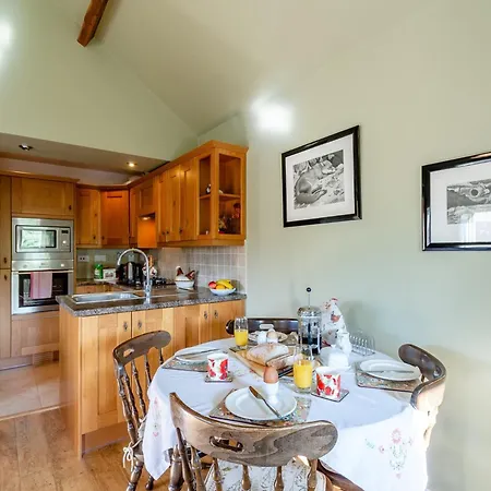 2 Bed In Harrogate 79166 Weeton (West Yorkshire)