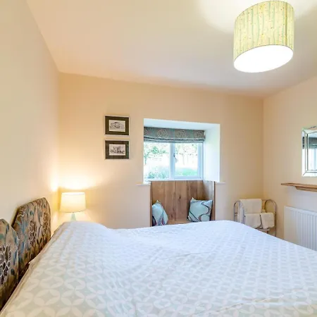 2 Bed In Huby Oc-79166 * Weeton (West Yorkshire)