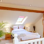 2 Bed In Huby Oc-79166 Nyaraló *