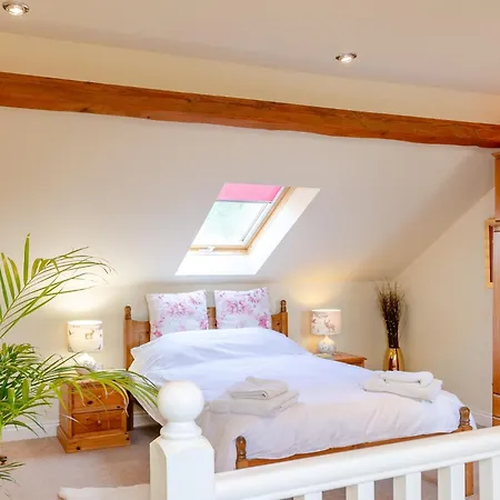 2 Bed In Harrogate 79166 Weeton (West Yorkshire)